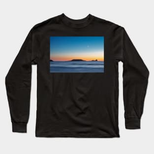 Worms Head, Rhossili Bay with the moon Long Sleeve T-Shirt